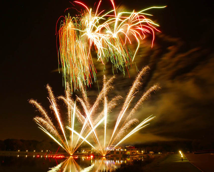  Firework displays at the wonderful Dorney Lake near Windsor 